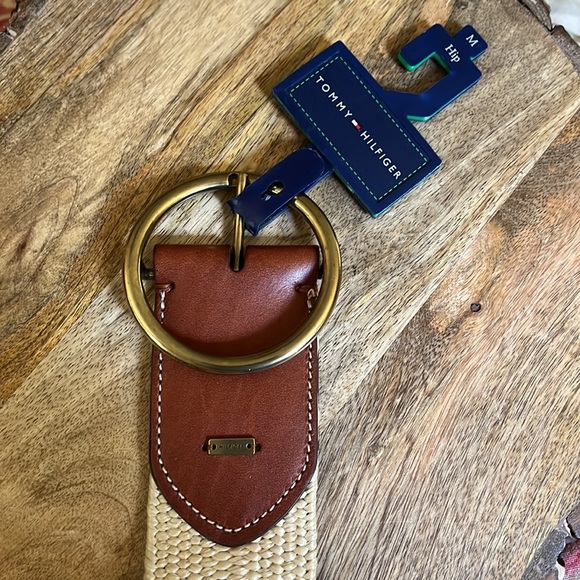 TOMMY HILFIGER  Size Medium Brown Leather & Natural Elastic Brass HW $88
NEW - Picture 2 of 13